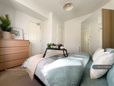 1 bedroom in a house share to rent - Photo 3