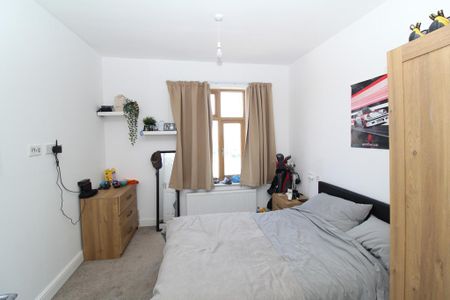 3 bedroom flat to rent - Photo 2