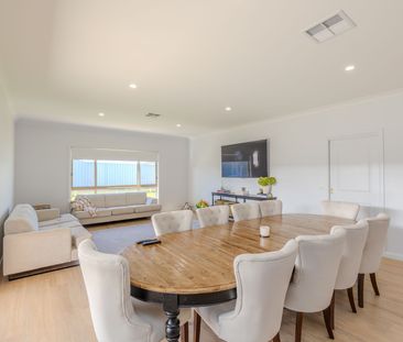 Stunning 3 Bedroom Home - Photo 5