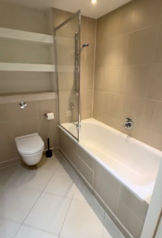 2 Bed Flat, South Quay Square, E14 - Photo 5