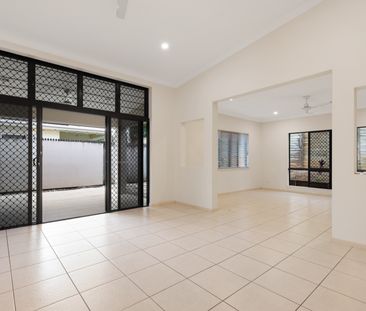 BRINSMEAD FAMILY HOME IN WEST PARKRIDGE ESTATE! - Photo 2