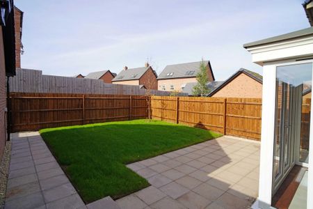 4 bedroom semi-detached house to rent - Photo 2