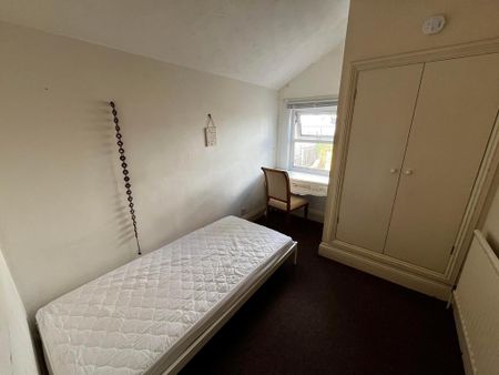 4 bedroom terraced house to rent - Photo 3