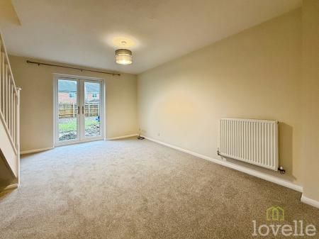 2 bedroom Semi-detached house To Let - Photo 2