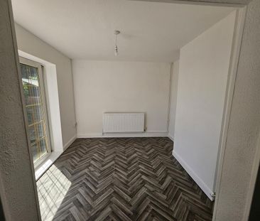 3 bedroom end of terrace house to rent - Photo 6