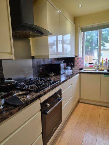 Room in a Shared House, Awdrys Road, IG11 - Photo 4