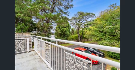 Renovated unit with plenty of character - Photo 4