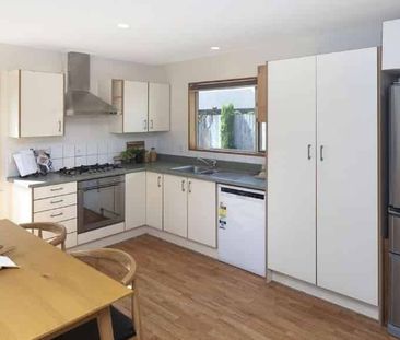 3BR Home w/ Hot Tub, Garden and double garage. - Photo 1