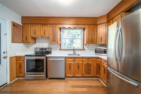 For Lease - 142 Harewood Avenue, Toronto, Ontario - Photo 3