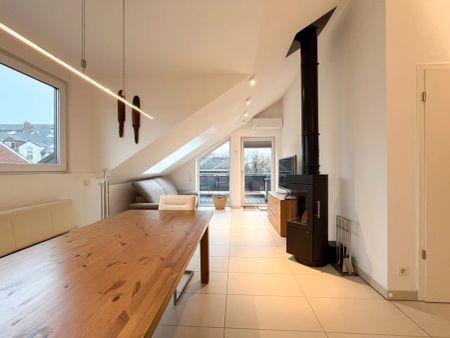 Komfortable seniorenfreundliche Dachgeschosswohnung mit Aufzug und Balkon - Photo 2