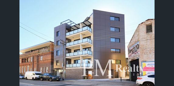 Modern Apartment in the Heart of Petersham - Photo 2