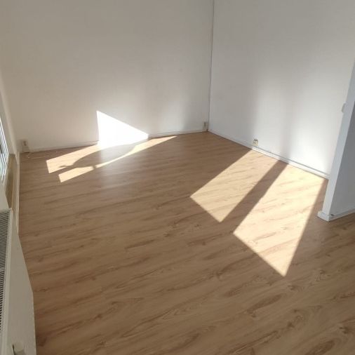 Bezugsfertige 3-Raum-Wohnung mit Balkon und Dusche - Photo 1