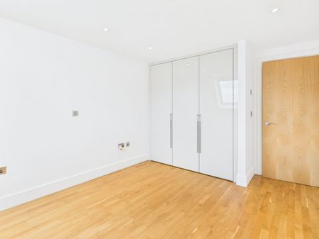 Oakridge Place, 46 Oak End Way, Gerrards Cross,SL9 - Photo 4