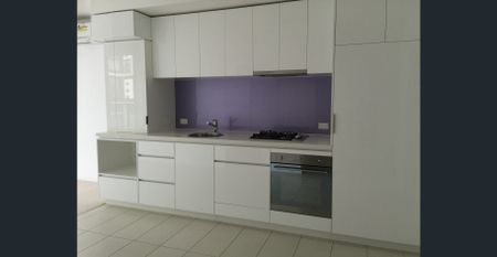 Light, Luxury and Location! - Photo 3