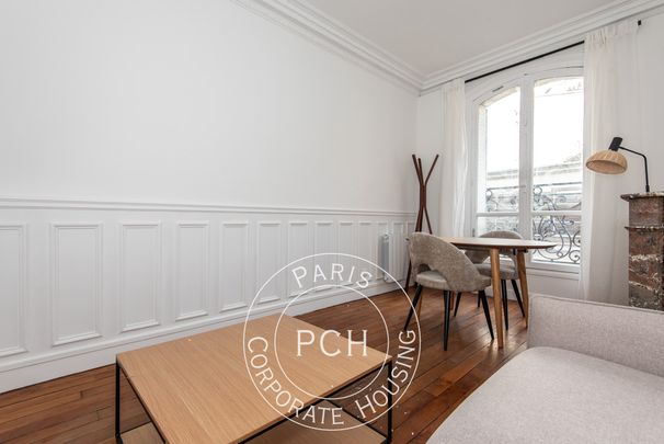 Rue Mathurin Régnier, - Photo 1