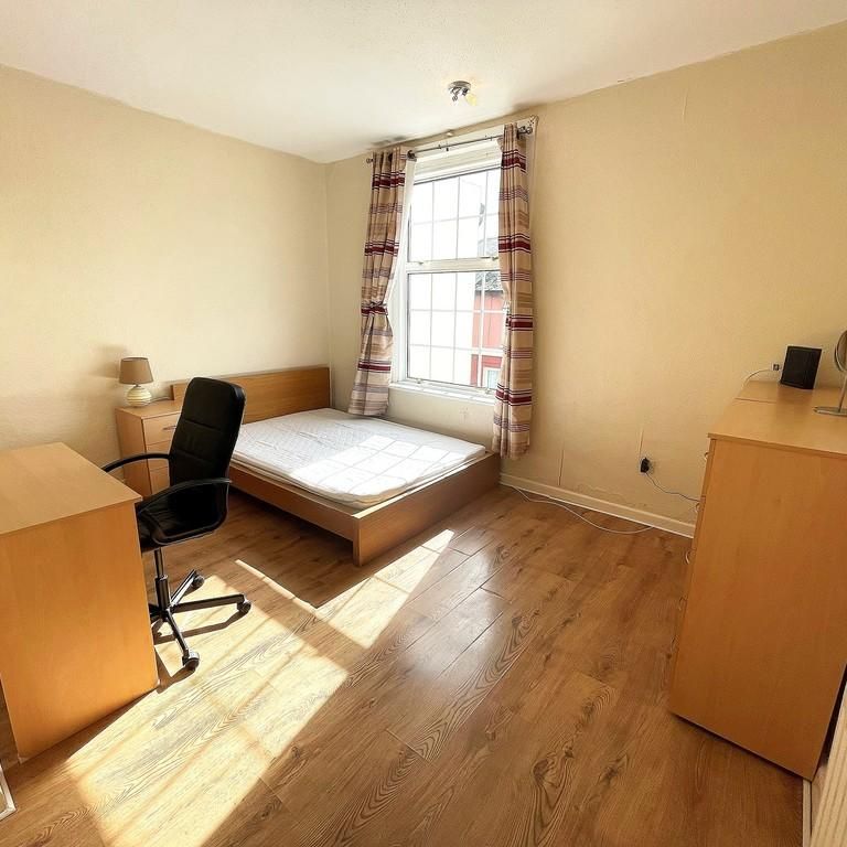 4 bedroom terraced house to rent - Photo 1