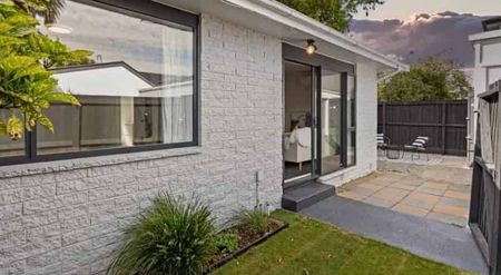 Central 2BR Townhouse with Garden and sleepout - Photo 5