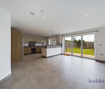 4 bedroom detached house to rent - Photo 5