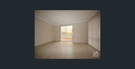 SPACIOUS FAMILY HOME! - Photo 2