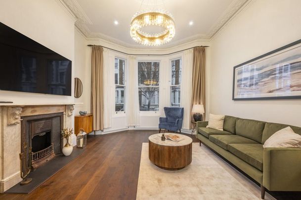 4 bedroom end of terrace house to rent - Photo 1