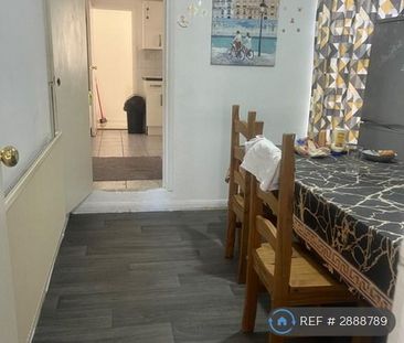 2 bedroom end of terrace house to rent - Photo 3