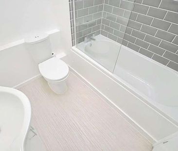 Carlton Close, Upminster, RM14 - Photo 1