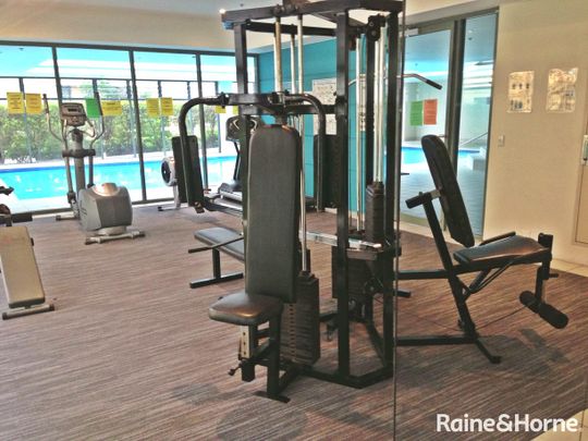 Modern Two-Bedroom Apartment in Prime Location - Photo 1