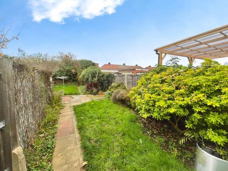 4 bedroom semi-detached house to rent - Photo 5