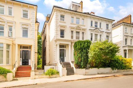 2 bedroom flat in Belsize Park - Photo 3