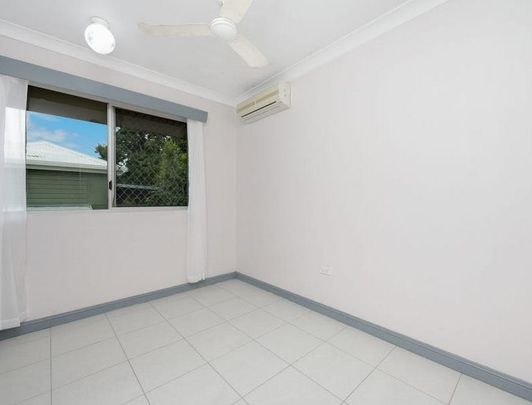 SPACIOUS 3 BEDROOM TOWNHOUSE IN WEST END - Photo 1