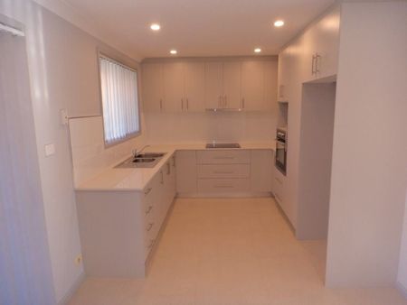 Two-Bedroom Villa in a Convenient Location - Photo 2