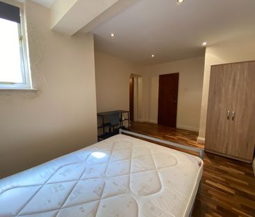 3 Bed Terraced House, The White House, BS1 - Photo 3