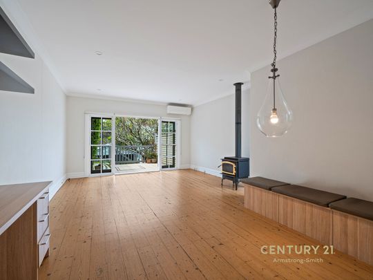 Stunning Four Bedroom Semi in Prime Bondi Location - Photo 1