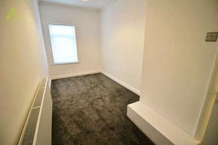 2 bedroom end of terrace house to rent - Photo 3