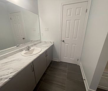 For Lease - 7528 Marpin Court, Niagara Falls, Ontario - Photo 5