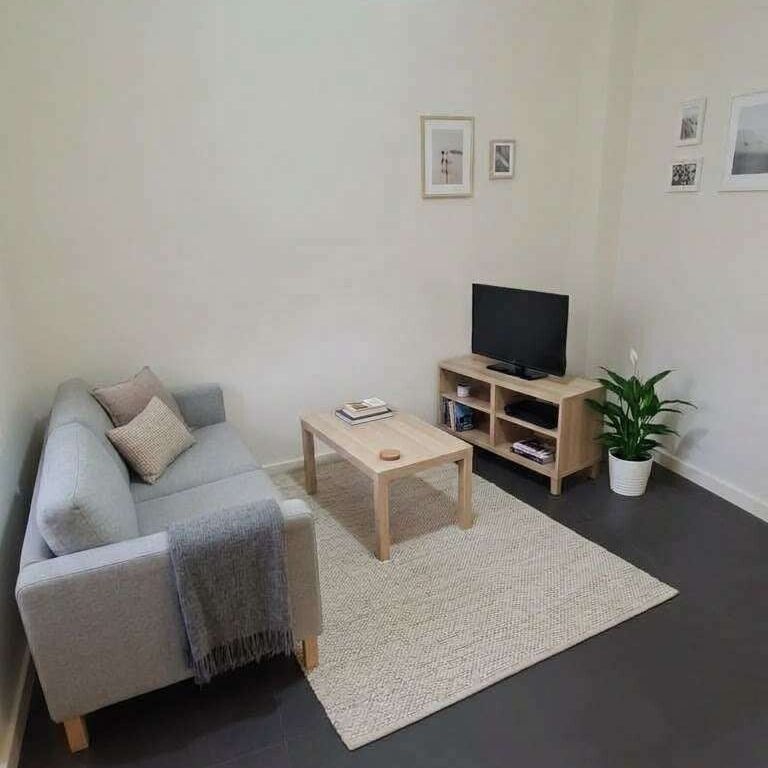 Chippendale - Photo 1