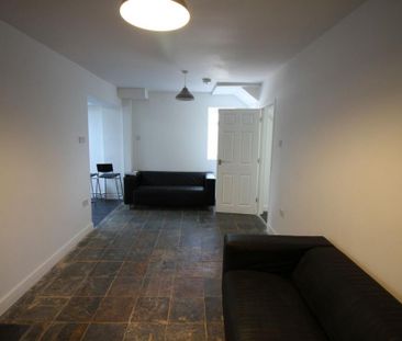 4 bedroom end of terrace house to rent - Photo 4