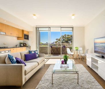 Modern security apartment in the prestigious 'Paddington Green' - Photo 1