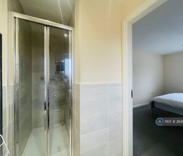 1 bedroom in a house share to rent - Photo 6