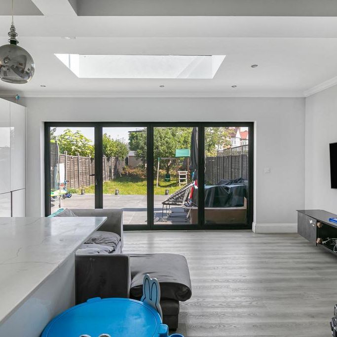 3 bedroom semi-detached house to rent - Photo 1