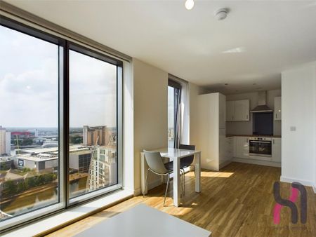 2 bedroom flat to rent - Photo 2