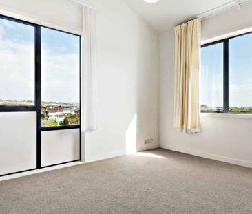 Spacious Apartment Living - Photo 4