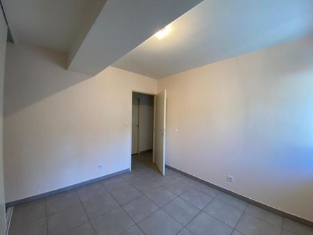 Location Appartement 4 pièces 74m² VALENCE 26000 - Photo 2