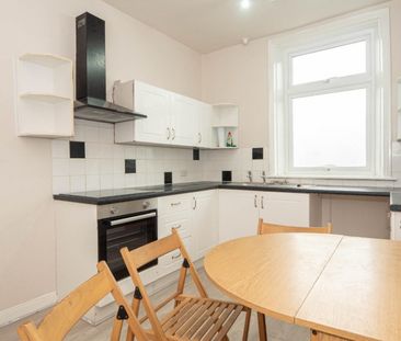 2 bedroom Flat To Let Total Size: 1033 SQ FT - Photo 5