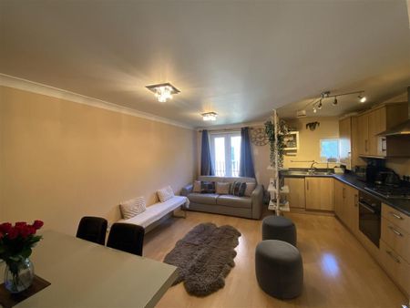2 bedroom flat to rent - Photo 2