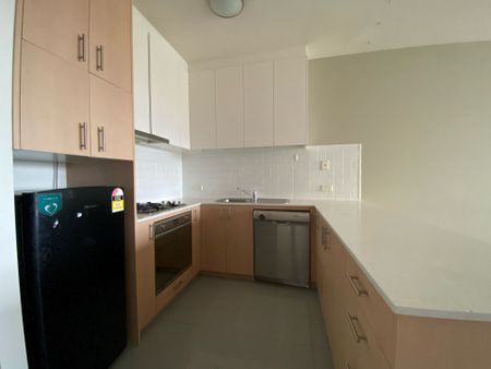 Stylish 2 bedroom Apartment in the Heart of Melbourne - Photo 5