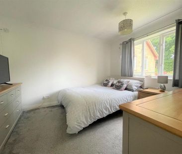 4 bedroom detached house to rent - Photo 4