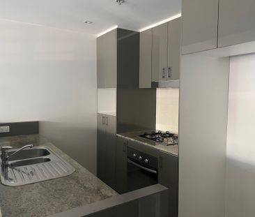 Stylish One Bedroom Plus Study/Multi Purpose Room In An Unbeatable ... - Photo 1