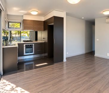 Central location with courtyard appeal - Photo 5
