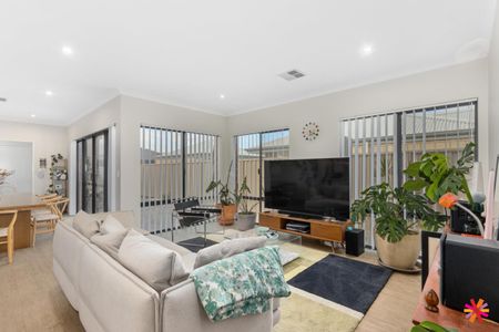 MODERN IMPRESSIVE FAMILY HOME - ENJOY THE BEACH LIFE - Photo 4